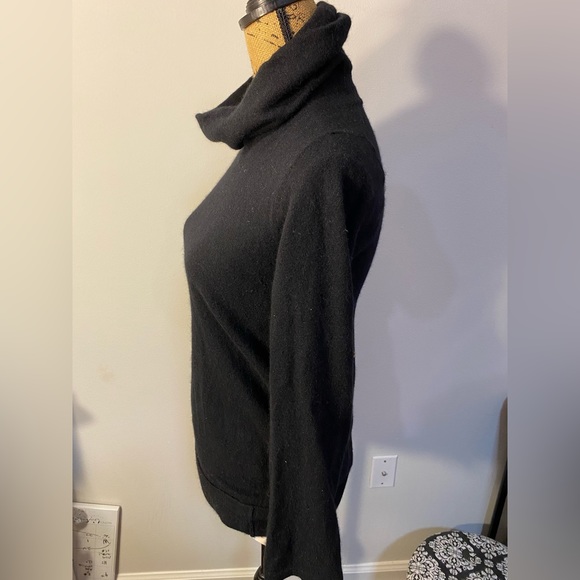 Mimi Maternity | Solid Black Small Turtleneck Cashmere Sweater - Picture 4 of 4